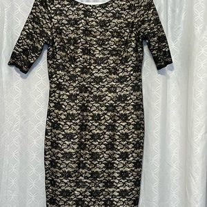 Eliza J design 
Shimmer and Shine gold and black Formal Dress
Size: 6 p
